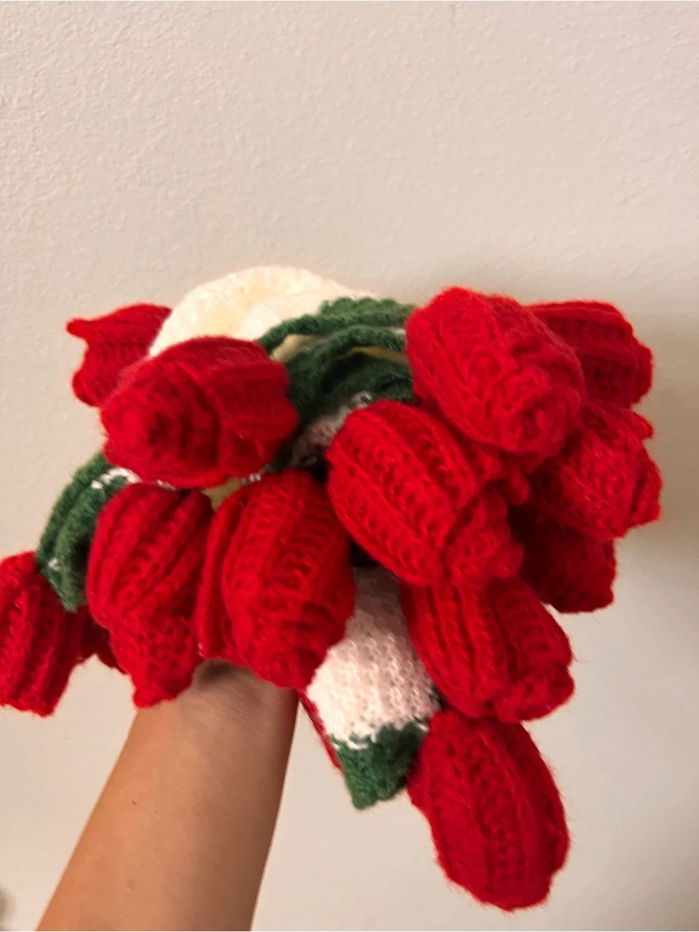 Crochet Red Rose Bouquet Blanket – Luxury Knit Floral Gift